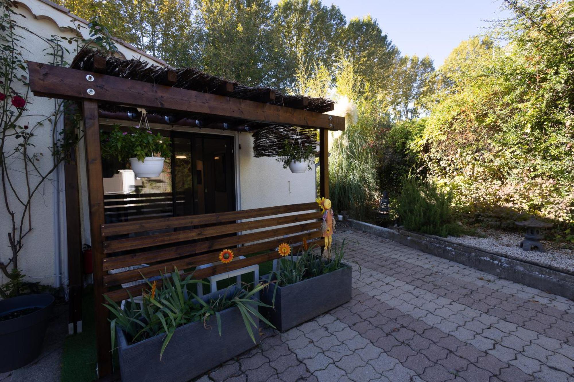 Studio Dans Le Luberon Céreste Exteriér fotografie